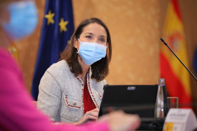 La ministra de Industria, Comercio y Turismo, Reyes Maroto, la Mesa de la Automoción, en la sede del Edificio Pignatelli, sede del Ejecutivo aragonés, en Zaragoza, Aragón (España), a 23 de noviembre de 2020. Con este foro telemático se busca identificar