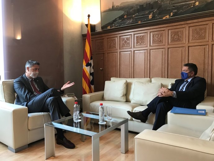 El Conseller d'Interior, Miquel Smper, i l'alcalde de Badalona, Xavier García Albiol.