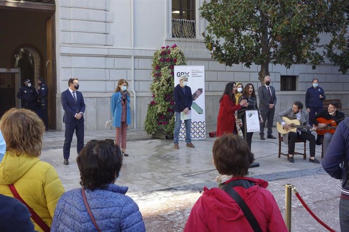 Celebración del Día Andaluz del Pueblo Gitano en la plaza del Carmen de Granada