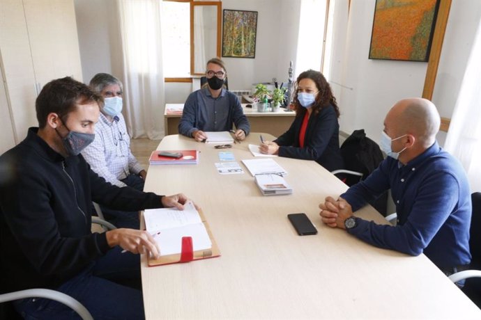 La presidenta del Consell de Mallorca, Catalina Cladera, se reúne con el equipo de gobierno municipal de Puigpunyent.