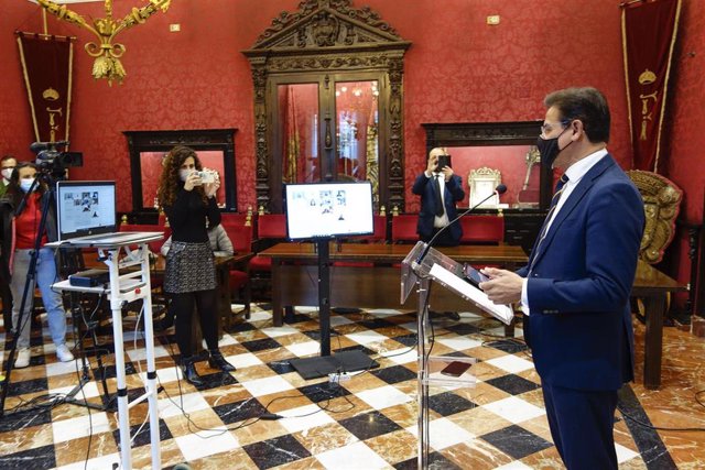 El alcalde de Granada, Luis Salvador, en la presentación de La Noche Europea de los Investigadores