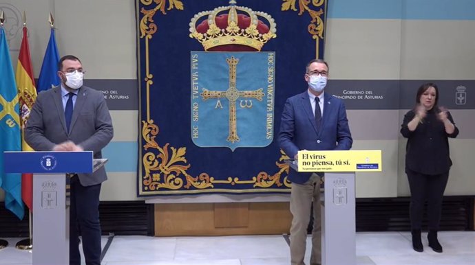 El presidente del Principado Adrián Barbón y el consejero de Salud, Pablo Fernández Muñiz.