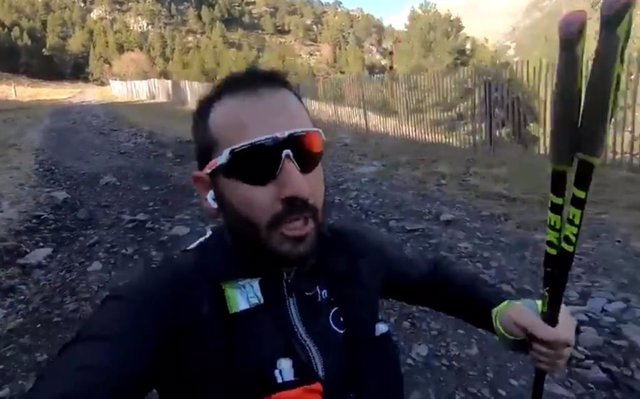 El cómico Javi Sancho protagoniza un video viral sobre los ultracorredores de montaña