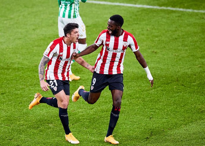 Ander Capa of Athletic Club celebrates his goal with his teammates during the Spanish league, La Liga Santander, football match played between Athletic Club and Real Betis Balompie at San Mames stadium on November 23, 2020 in Bilbao, Spain.
