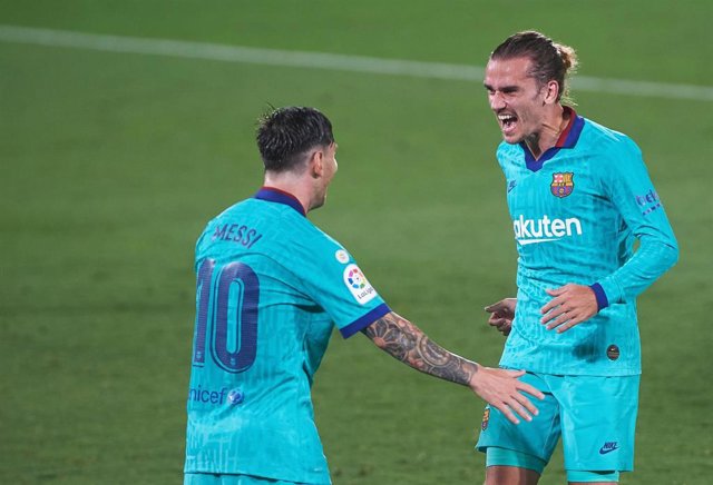 Griezmann y Messi celebrando un gol