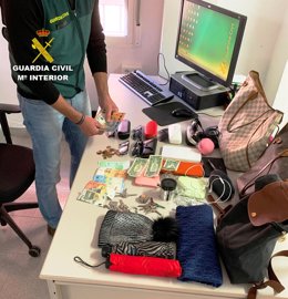 Remitiendo Una Nota De Prensa