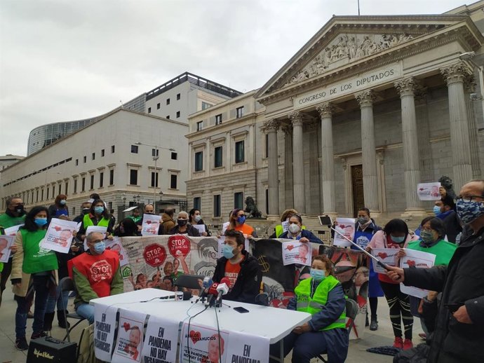Rueda de prensa de colectivos sociales para pedir la paralización de los desahucios.