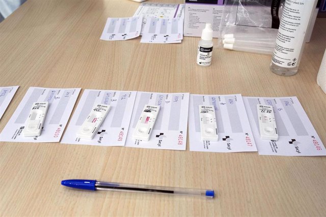 Tests de antígenos dispuestos para su uso, en una imagen de archivo.