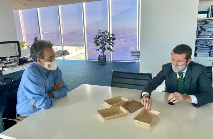 Los responsables de Graphic Packaging International han presentado hoy al consejero de Innovación, Industria, Transporte y Comercio, Francisco Martín, la nueva línea de negocio