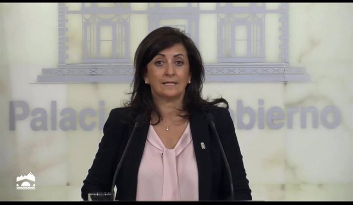 La presidenta del Gobierno riojano, Concha Andreu, interviene ante los medios
