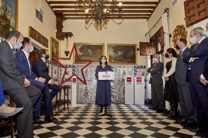 La presidenta de la Comunidad de Madrid, Isabel Díaz Ayuso, interviene en el acto de presentación de nuevas medidas para la prevención contra el COVID-19 en los sectores de restauración y hostelería, en Madrid, (España), a 24 de noviembre de 2020. Esta 
