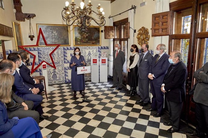 La presidenta de la Comunidad de Madrid, Isabel Díaz Ayuso, interviene en el acto de presentación de nuevas medidas para la prevención contra el COVID-19 en los sectores de restauración y hostelería, en Madrid, (España), a 24 de noviembre de 2020.