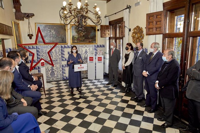 La presidenta de la Comunidad de Madrid, Isabel Díaz Ayuso, interviene en el acto de presentación de nuevas medidas para la prevención contra el COVID-19 en los sectores de restauración y hostelería, en Madrid, (España), a 24 de noviembre de 2020.
