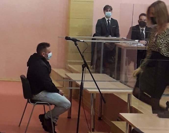 Primera sesión del juicio en Granada contra el acusado de matar de un tiro a un guardia civil 