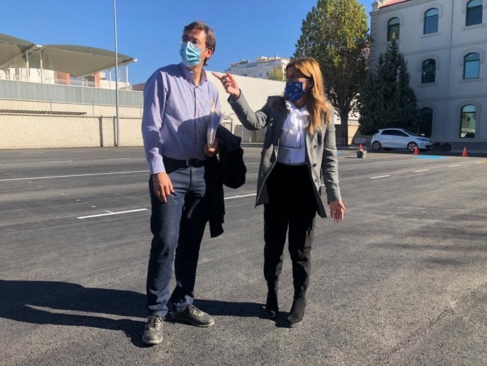 Visita a las obras de remodelación del patio del complejo municipal Los Mondragones de Granada