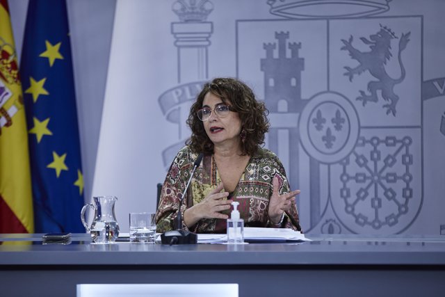 La ministra portavoz y de Hacienda, María Jesús Montero, interviene durante una rueda de prensa posterior al Consejo de Ministros celebrado en Moncloa, Madrid (España), a 24 de noviembre de 2020