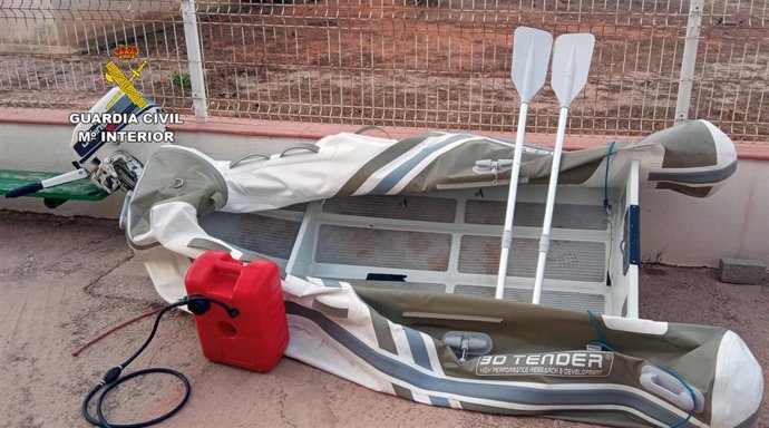 La Guardia Civil recupera en Cartagena una embarcación auxiliar sustraída a un matrimonio suizo que viajaba en un velero