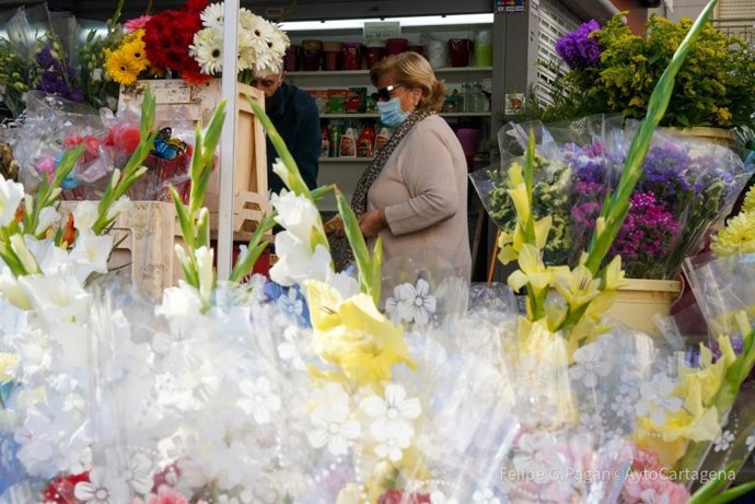 Puesto de flores, de cara a la festividad de Todos los Santos