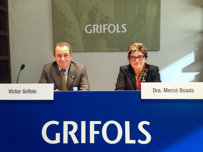 La directora médica de la Fundación Ace, Merc Boada, y el presidente de Grifols, Víctor Grifols   