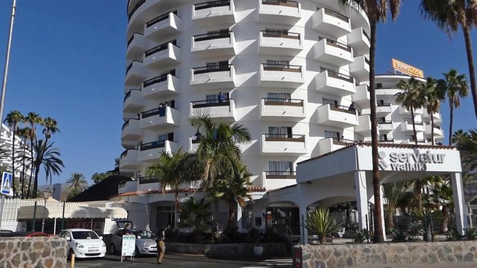 El hotel Waikiki de Gran Canaria acoge a migrantes del muelle de Arguineguín