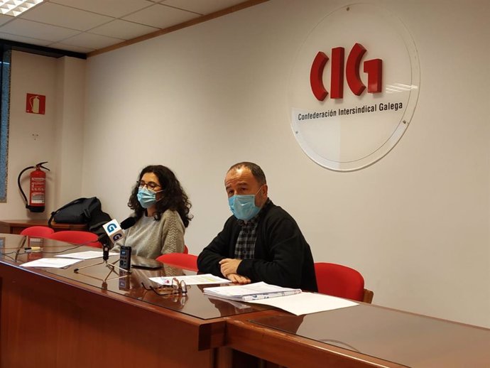 Zeltia Burgos y Suso Bermello (CIG) en rueda de prensa