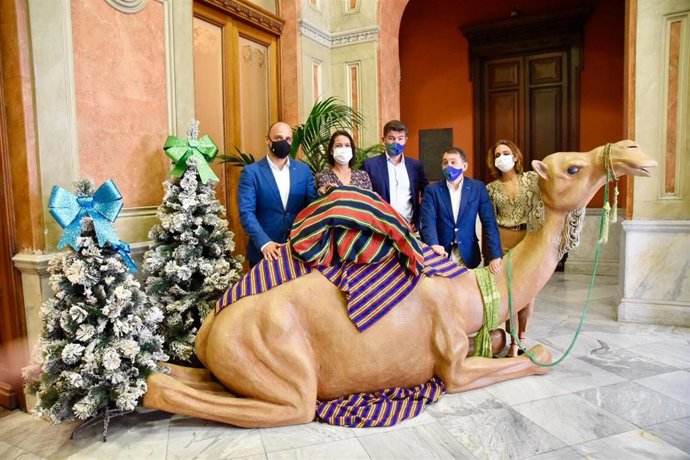 El concejal de Fiestas, Alfonso Cabello, la concejal de Desarrollo Económico, Evelyn Alonso, el primer teniente de alcalde, Guillermo Díaz Guerra, el alcalde, José Manuel Bermúdez y la concejal Gladys de León, en la presentación de actividades navideñas