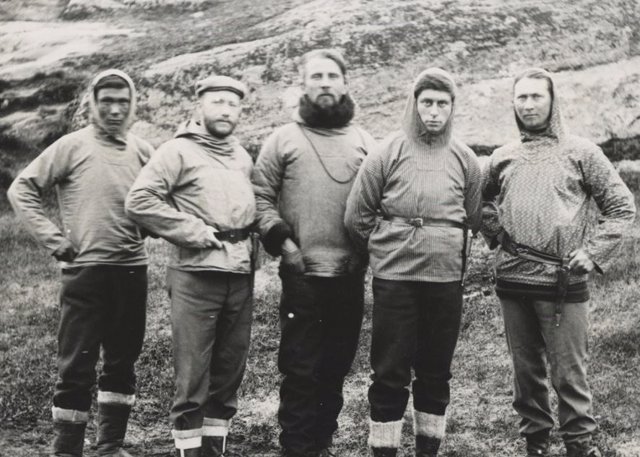 Expedición danesa de Mylius Erichsen al confín de Groenlandia de 1906-08. Jorgen Bronlund es el primero por la izquierda