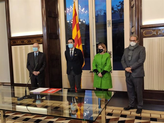 El presidente del Parlament, Roger Torrent, y los expresidentes Joan Rigol, Carme Forcadell y Ernest Benach.