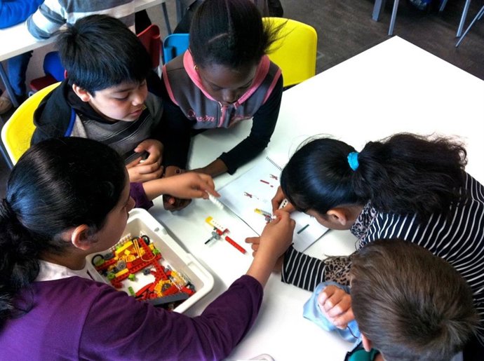 Talleres que se han llevado a cabo en Salt (Girona) a cargo del grupo de investigación UDGitalEd.