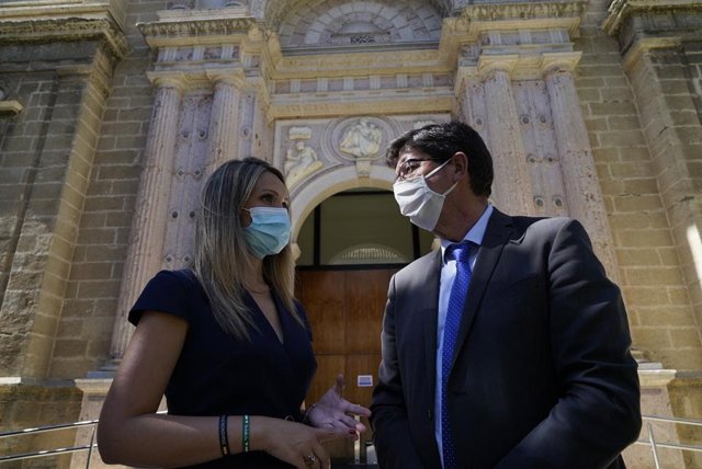 María Ponce (Cs), junto al consejero de Turismo, Juan Marín.