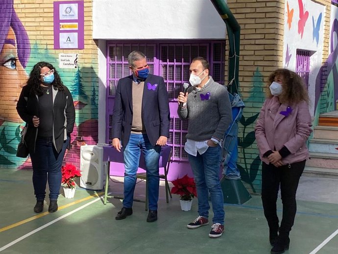 Acto con motivo del 25N en el colegio Santo Tomás.