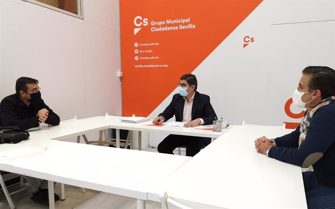 Pimentel reunido con el comité de empresa