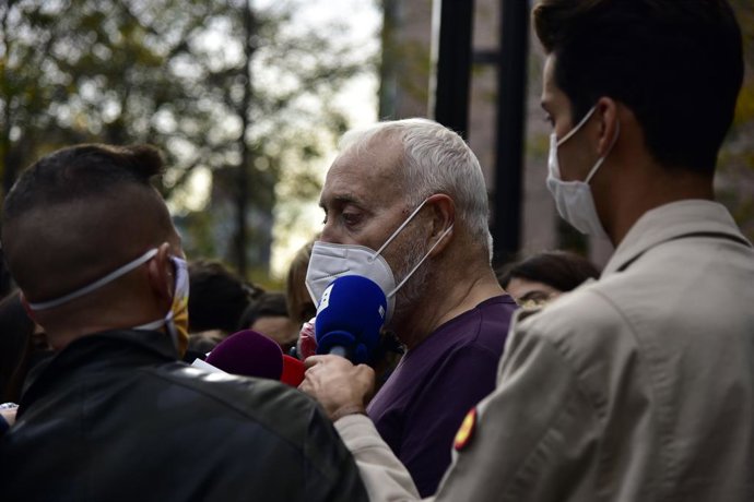 El productor de televisió Josep Maria Mainat surt del jutjat a Barcelona, en la Ciutat de la Justícia de Barcelona, Catalunya (Espanya) a 25 d'octubre de 2020. Mainat surt després de declarar sobre el seu presumpte intent d'assassinat.
