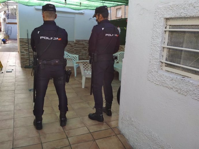 Agentes en una de las actuaciones en Almería