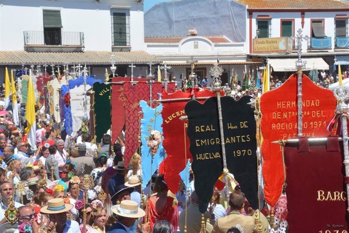 Hermandades filiales en la aldea de El Rocío.