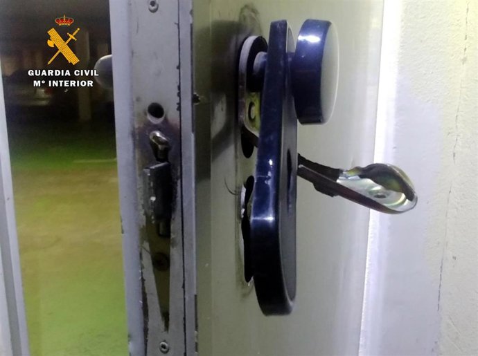 Nota De Prensa La Guardia Civil Detiene A Dos Personas Por Robos Y Daños En 19 Trasteros En Castro Urdiales