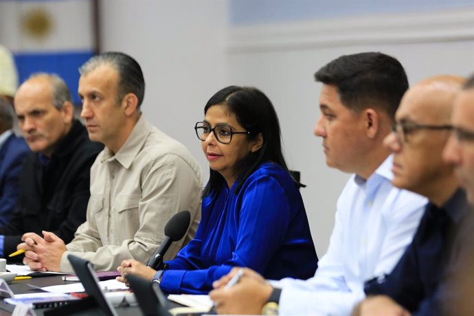 HANDOUT - 13 March 2020, Venezuela, Caracas: Delcy Rodriguez (C), Vice-President of Venezuela, speaks during a cabinet meeting. Venezuela confirmed two coronavirus cases in the country and asked all passengers who travelled to the country on Iberia flig
