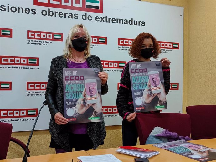 Encarna Chacón y Loudes Núñez presentan la app contra el acoso sexual en el trabajo.