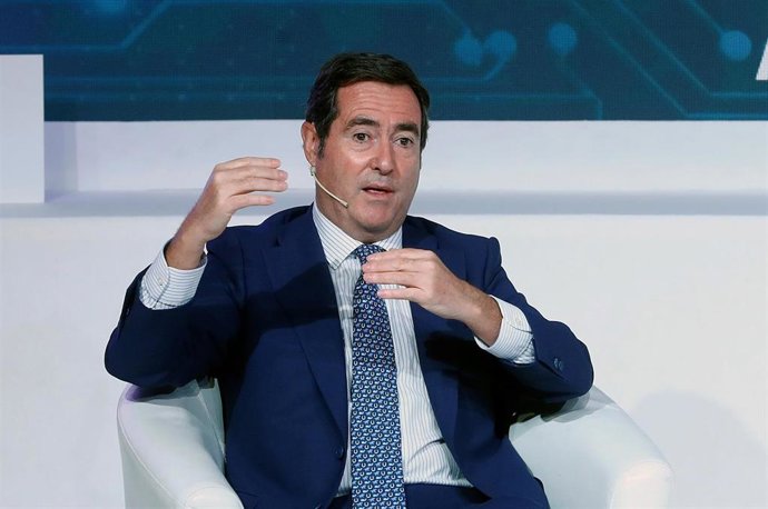 El presidente de la patronal CEOE, Antonio Garamendi, participa en el XXIII Congreso Nacional de la Empresa Familiar, celebrado en Casa América, en Madrid (España), a 26 de octubre de 2020.