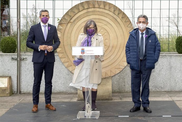 Revilla y Zuloaga en la lectura de un manifiesto por el Día contra la Violencia de Género