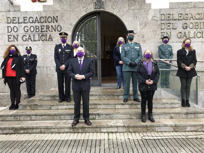 Acto institucional contra la violencia contra la mujer, presidido por el delegado del Gobierno, Javier Losada