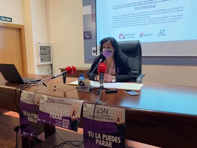 La diputada de Servicios Sociales, Eva Muñoz, explica los actos del 25 de noviembre