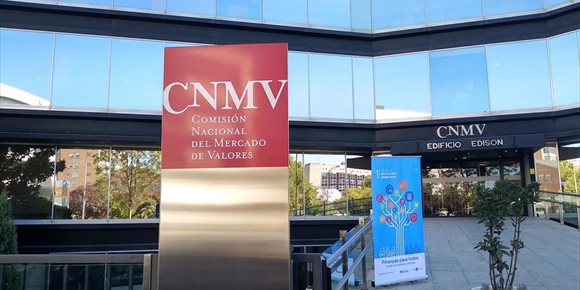 1. La CNMV advierte sobre más de 40 'chiringuitos financieros' y clones radicados en el extranjero