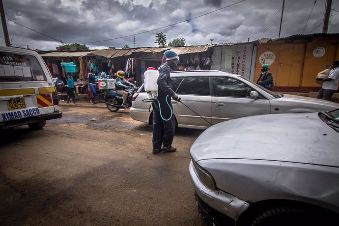 09 May 2020, Kenya, Nairobi: A man sprays disinfectants on vehicles as a preventative measure to curb the spread of the coronavirus. Photo: Donwilson Odhiambo/ZUMA Wire/dpa
