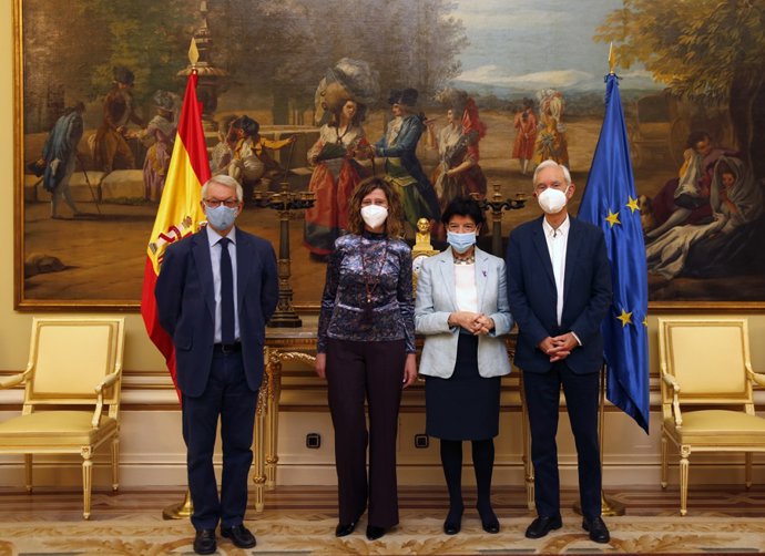 De izquierda a derecha, Alejandro Tiana, secretario de Estado de Educación, Mayte ortiz, directora de la Fundación SM, Isabel Celáa, ministra de Educación y Formación Profesional y Álvaro Marchesi, coordinador del informe "Volvemos a clase".