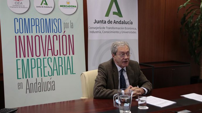 Rogelio Velasco tras la firma del acuerrdo