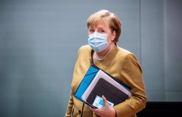 25 November 2020, Berlin: German Chancellor Angela Merkel arrives attend the weekly cabinet meeting in the Chancellery. Photo: Michael Kappeler/dpa-pool/dpa