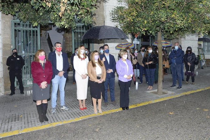 Minuto de silencio en la Diputación de Cádiz por el 25N