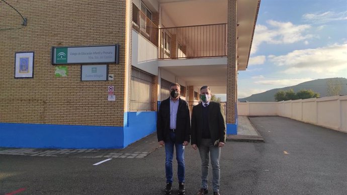 El delegado de Educación y Deporte en Jaén, Antonio Sutil, ha visitado el Centro de Educación Infantil y Primaria (CEIP) 'Antonio Prieto' de la capital de la provincia