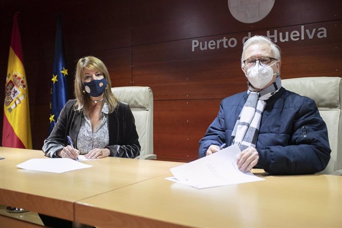 Firma del acuerdo entre el Puerto de Huelva y la Fundación Tutelar TAU.